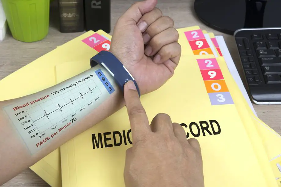 blood-pressure-monitoring-smartwatches-smartwatch