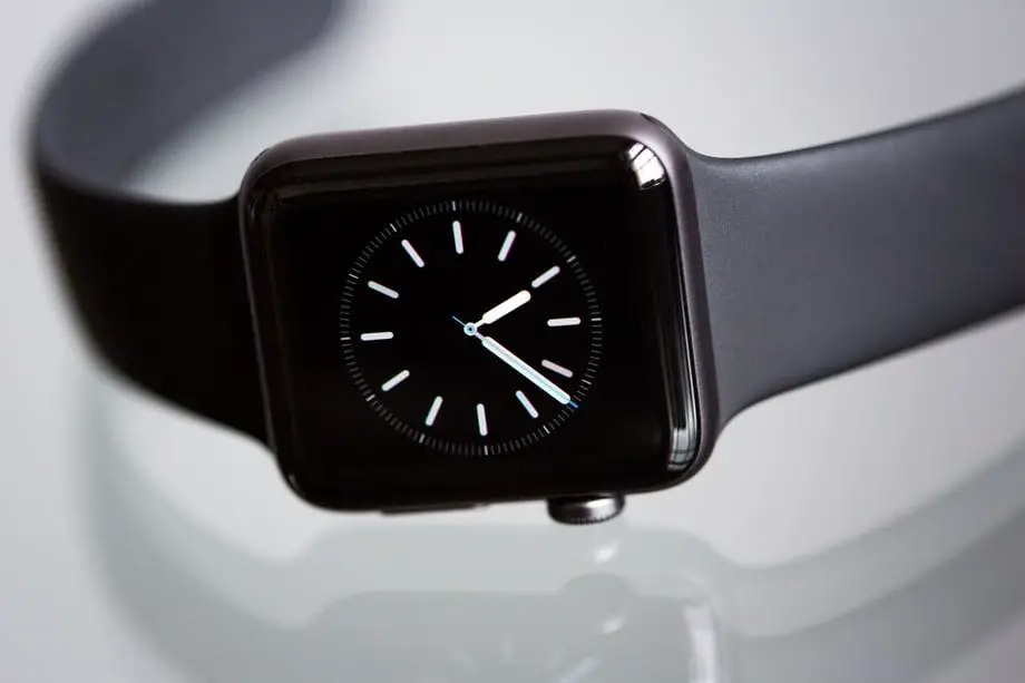 smartwatch-vs-hybrid-apple-watch-3