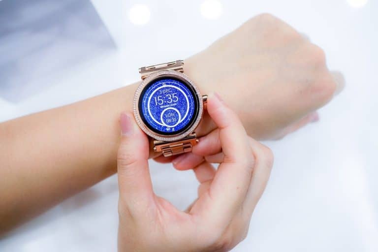 round faced smartwatch