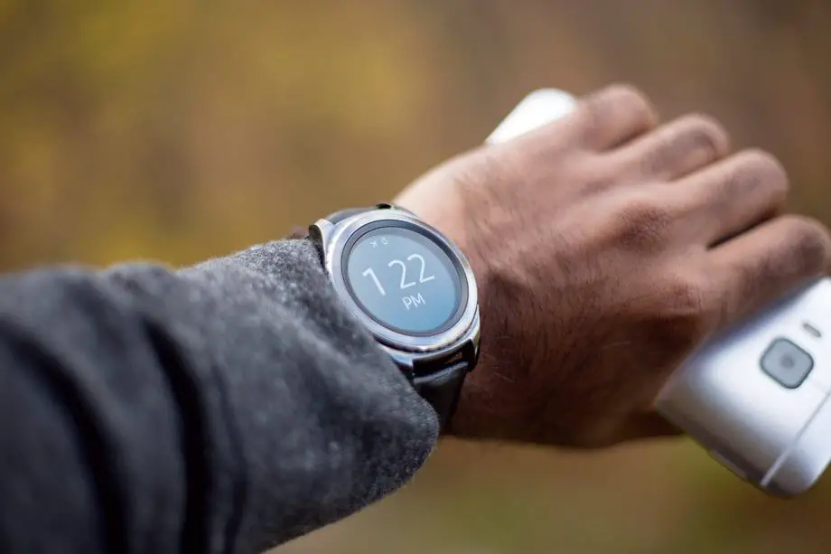 smartwatches-with-an-always-on-display-smartwatch