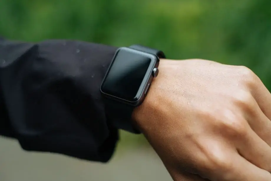 the-best-smartwatches-for-left-handed-people-apple-watch