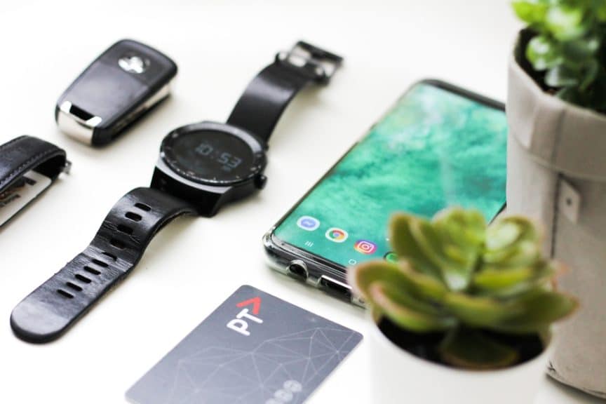 smartwatch compatible with all phones