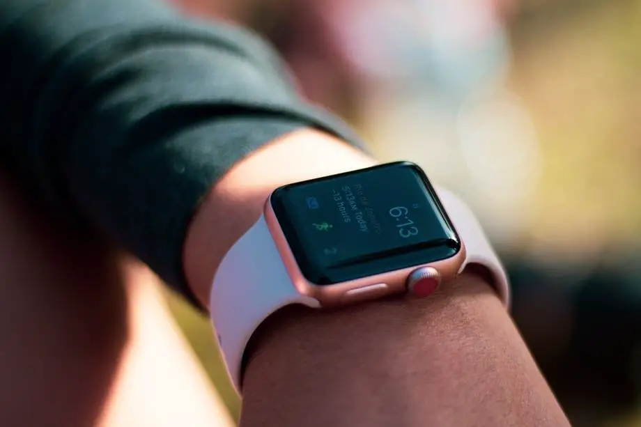 best-smartwatches-for-thin-tiny-or-small-wrists-apple-watch