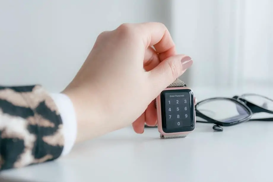 the-best-smartwatch-necklaces-to-buy-smartwatch